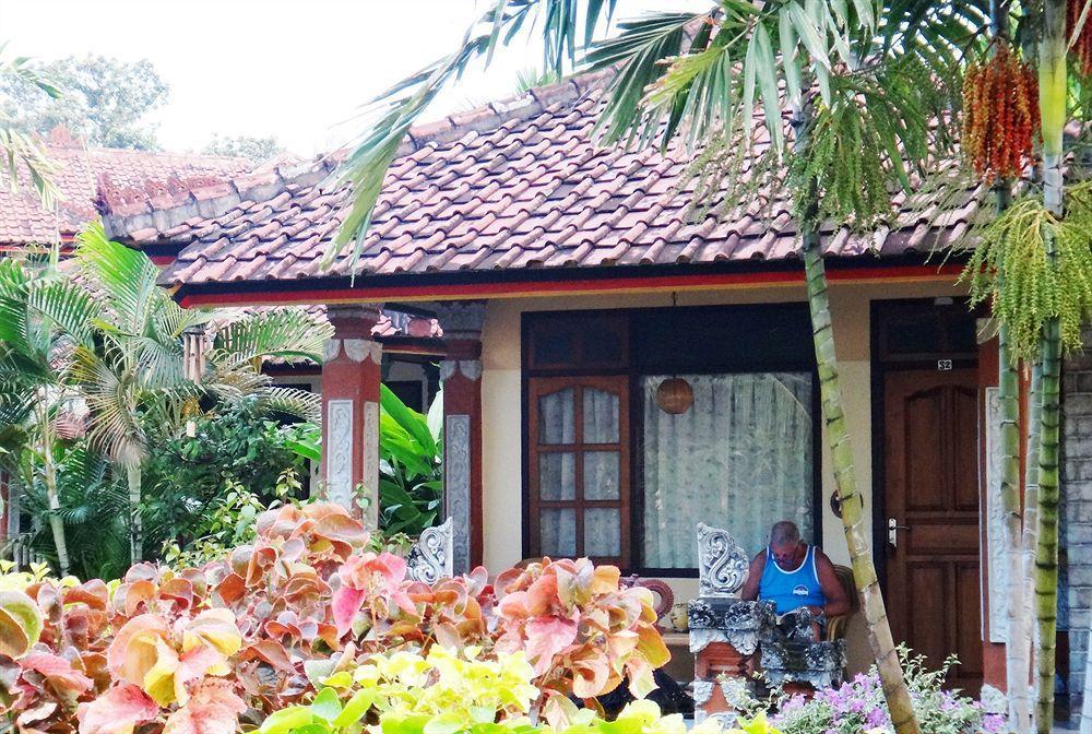 Lovina Beach Hotel Extérieur photo